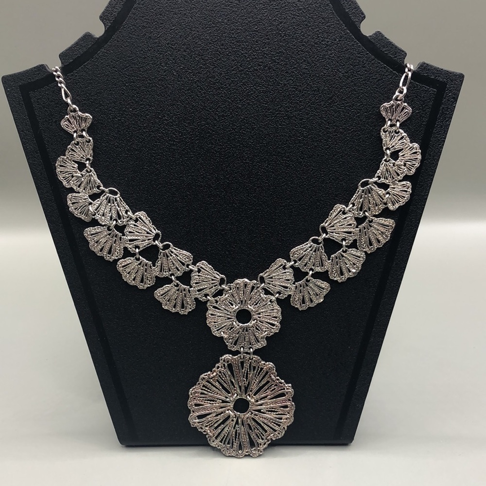 Stella and dot silver tone statement style chain silver metal costume necklace.